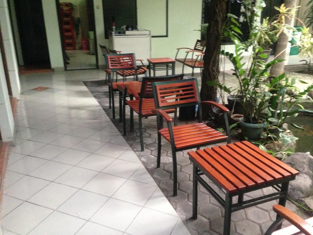 Global Inn Keluarga Sedati Экстерьер фото